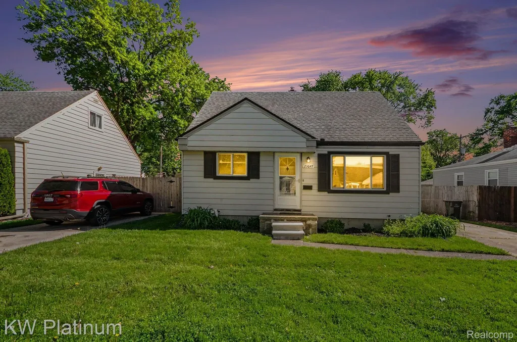 23647 Beverly Street St. Clair Shores City MI 48082
