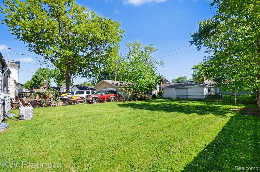 23647 Beverly Street St. Clair Shores City MI 48082