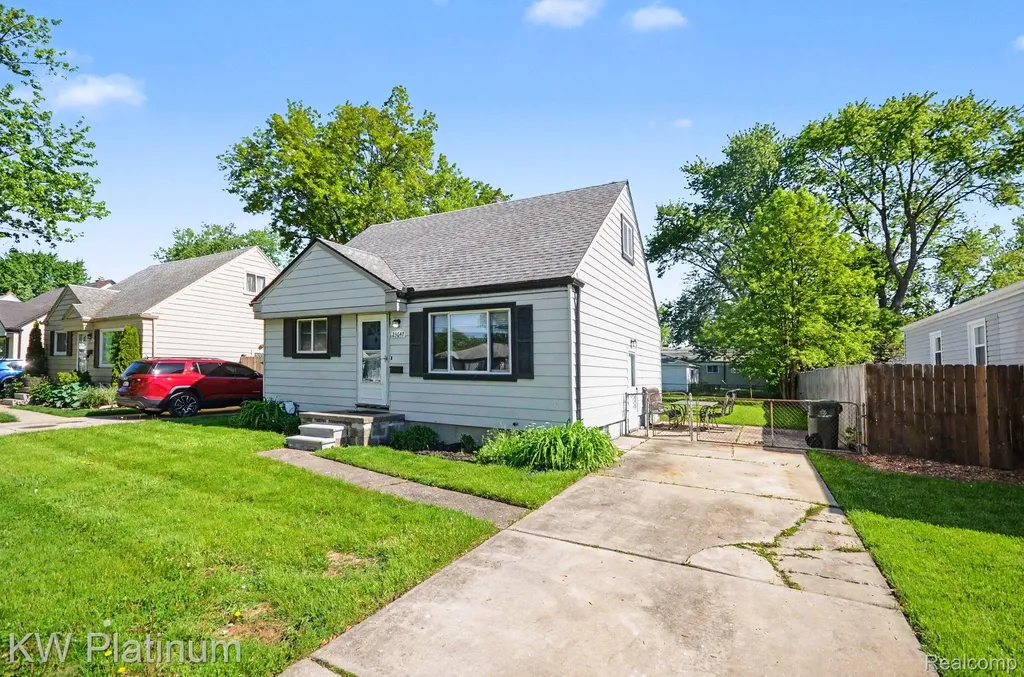 23647 Beverly Street St. Clair Shores City MI 48082