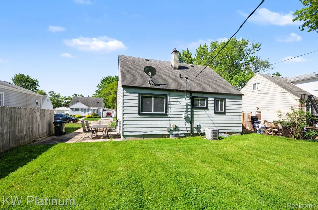 23647 Beverly Street St. Clair Shores City MI 48082