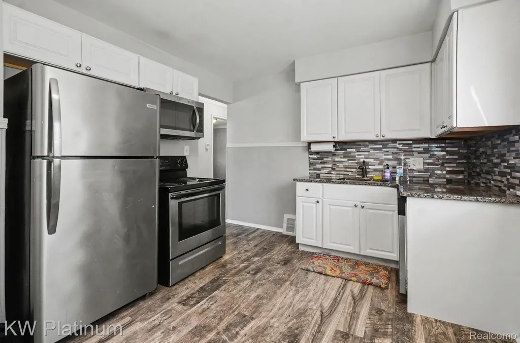 23647 Beverly Street St. Clair Shores City MI 48082
