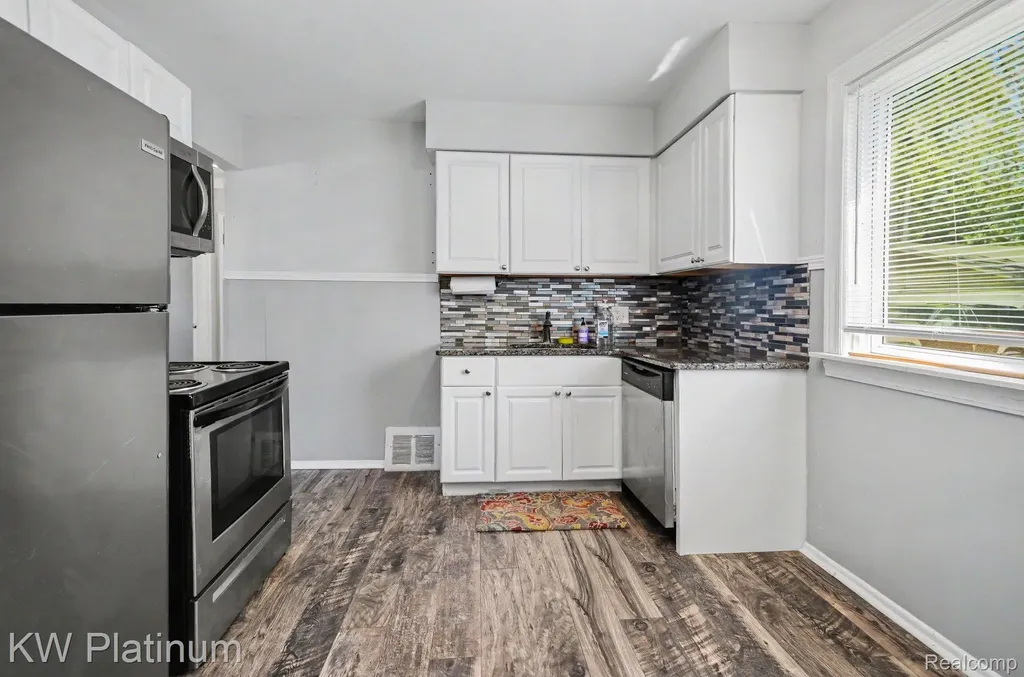 23647 Beverly Street St. Clair Shores City MI 48082