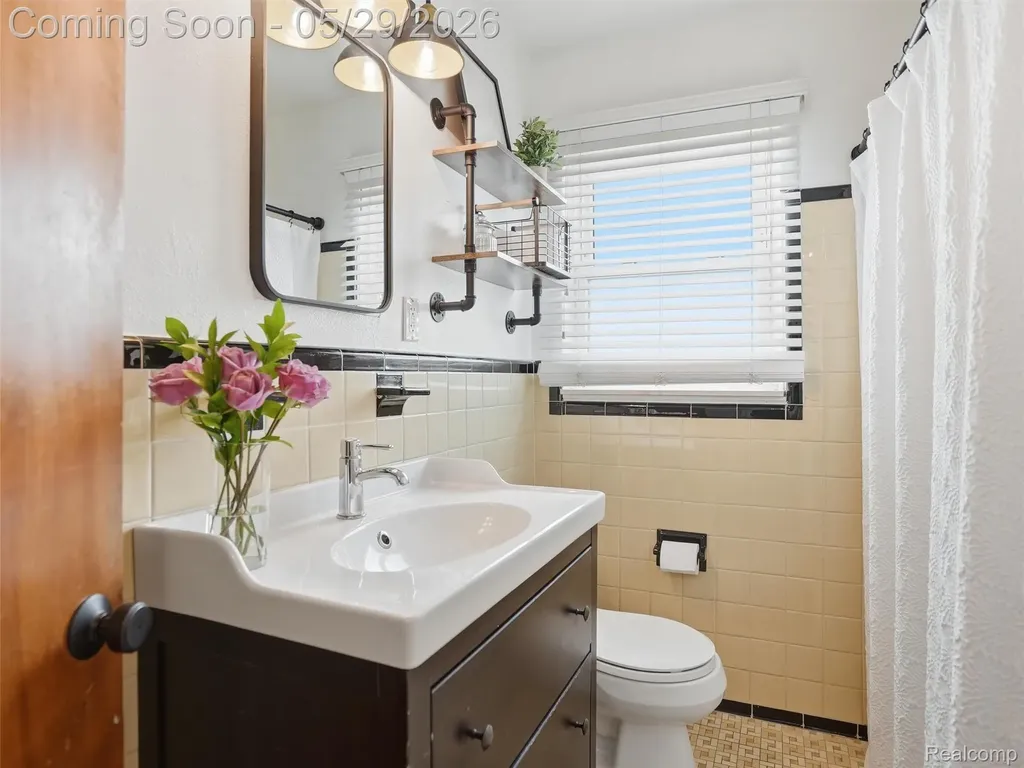 2218 Sprague Avenue Royal Oak City MI 48067