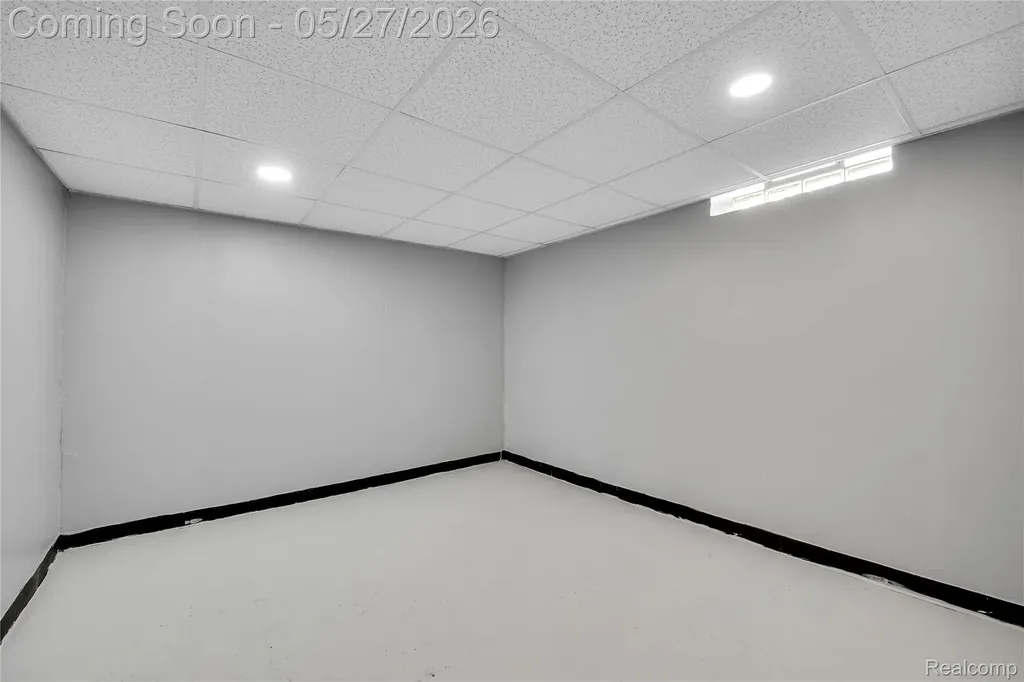 14615 Masonic Boulevard Warren City MI 48088