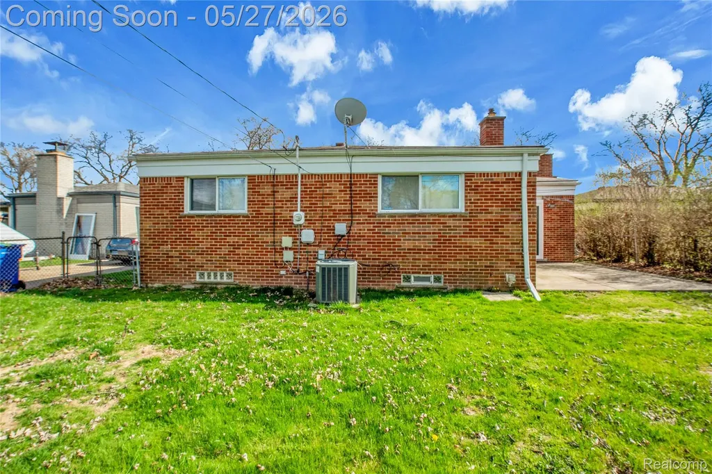 14615 Masonic Boulevard Warren City MI 48088