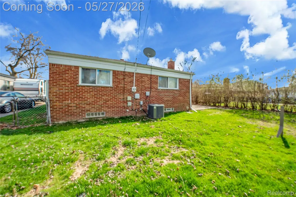 14615 Masonic Boulevard Warren City MI 48088