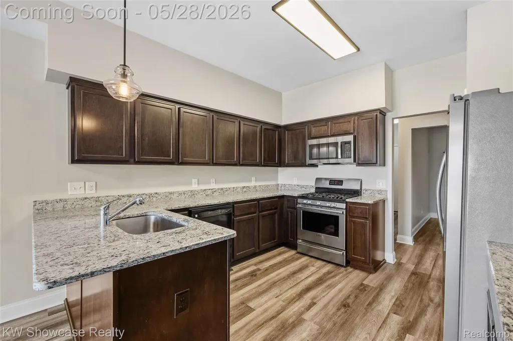 24871 Valleywood Drive Lyon Charter Township MI 48178