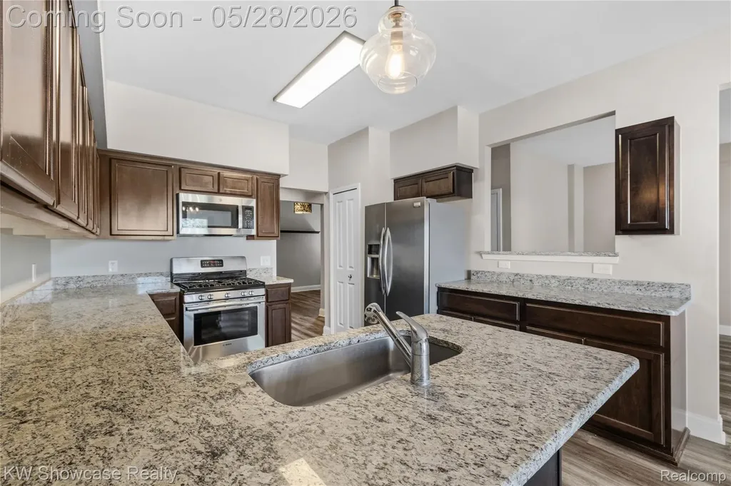 24871 Valleywood Drive Lyon Charter Township MI 48178