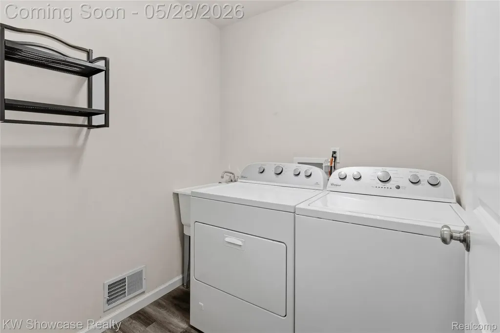 24871 Valleywood Drive Lyon Charter Township MI 48178