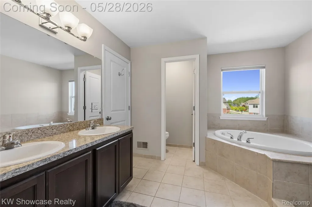 24871 Valleywood Drive Lyon Charter Township MI 48178