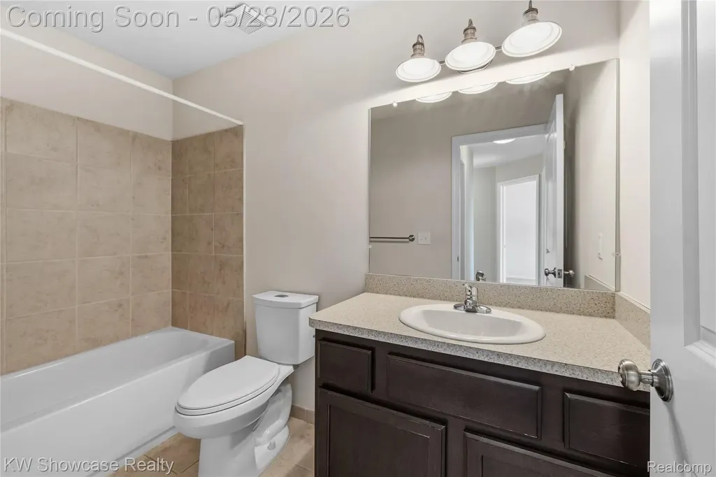 24871 Valleywood Drive Lyon Charter Township MI 48178
