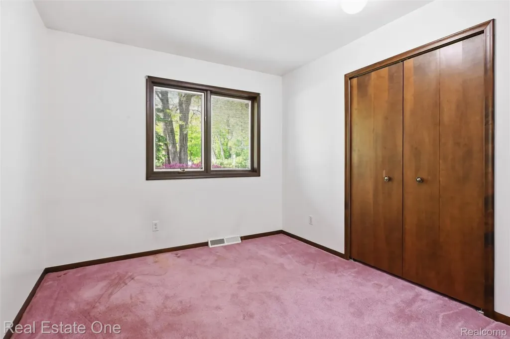 6920 Pontiac Trail West Bloomfield Charter Township MI 48323