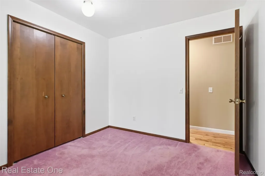 6920 Pontiac Trail West Bloomfield Charter Township MI 48323