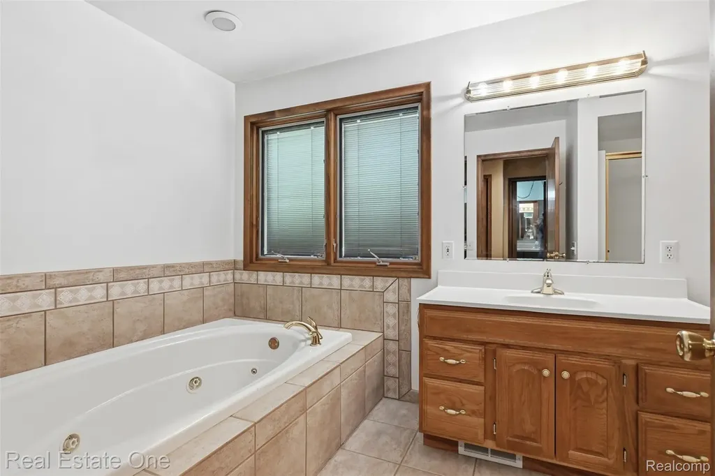 6920 Pontiac Trail West Bloomfield Charter Township MI 48323