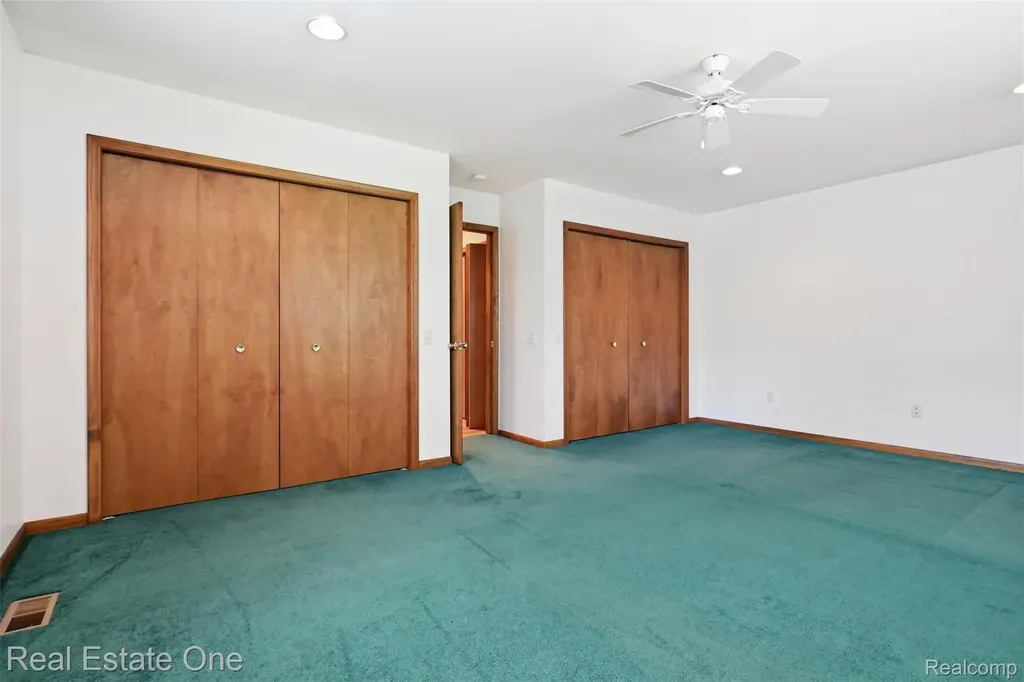 6920 Pontiac Trail West Bloomfield Charter Township MI 48323