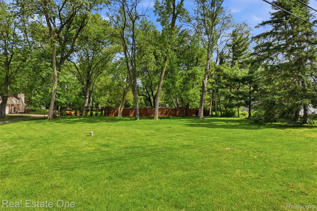 6920 Pontiac Trail West Bloomfield Charter Township MI 48323