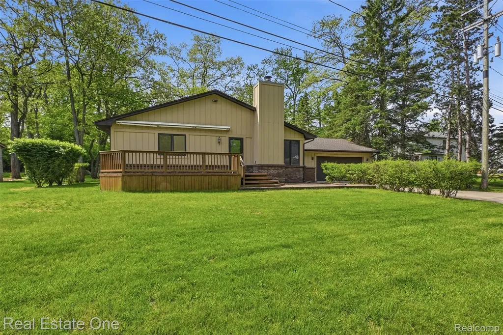 6920 Pontiac Trail West Bloomfield Charter Township MI 48323