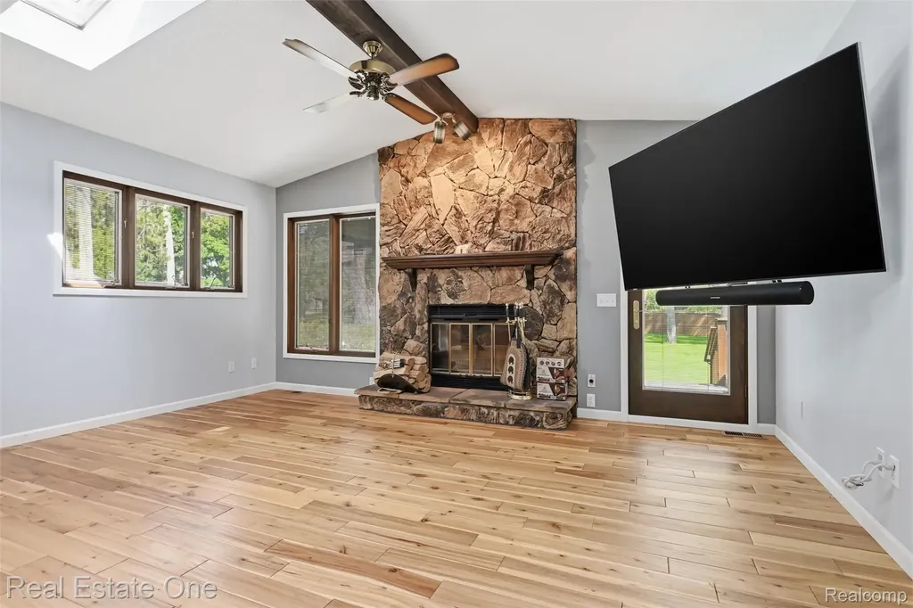 6920 Pontiac Trail West Bloomfield Charter Township MI 48323