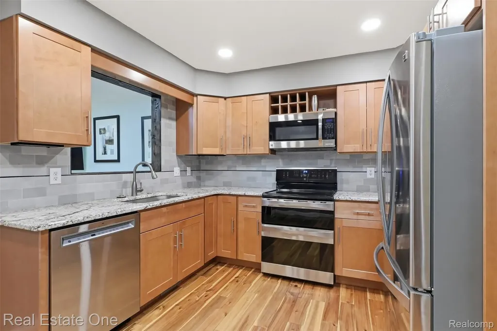6920 Pontiac Trail West Bloomfield Charter Township MI 48323