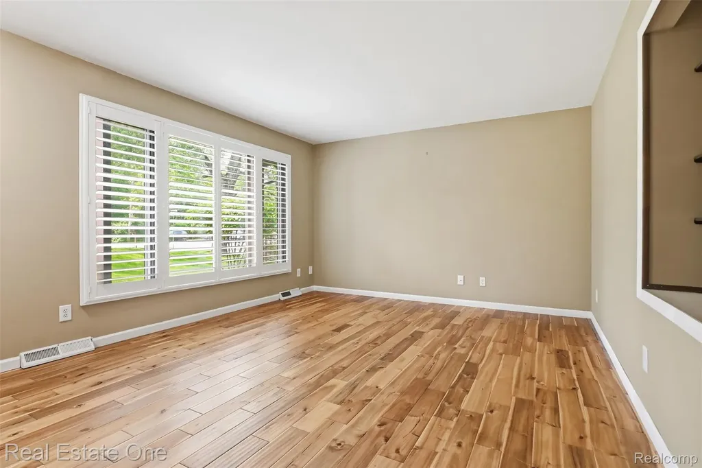 6920 Pontiac Trail West Bloomfield Charter Township MI 48323