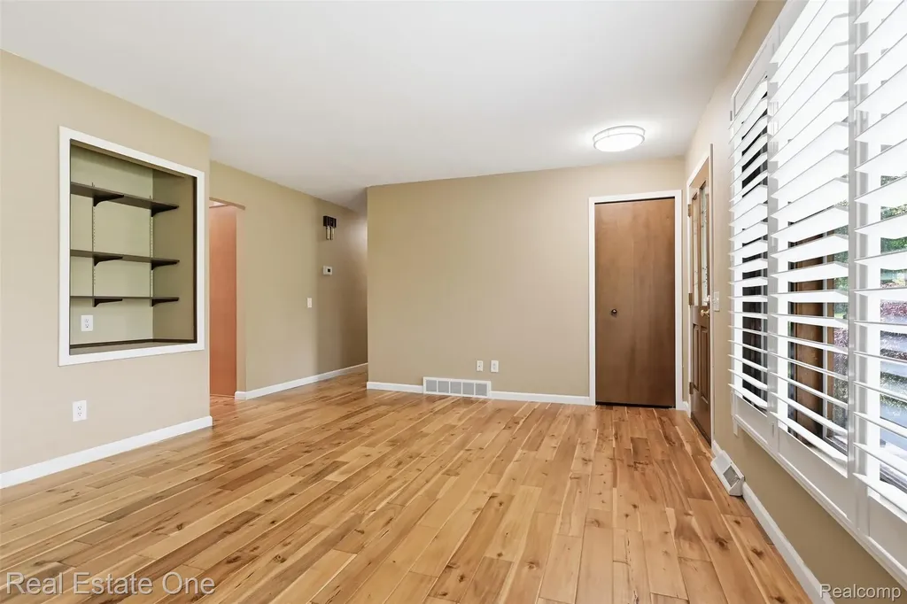 6920 Pontiac Trail West Bloomfield Charter Township MI 48323