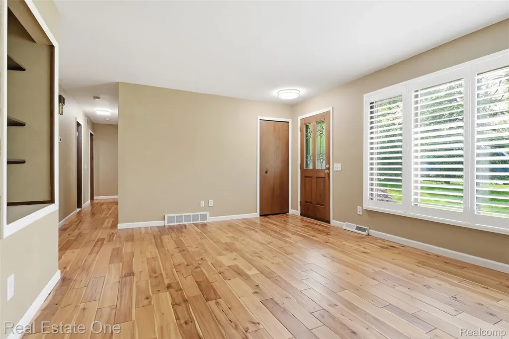 6920 Pontiac Trail West Bloomfield Charter Township MI 48323