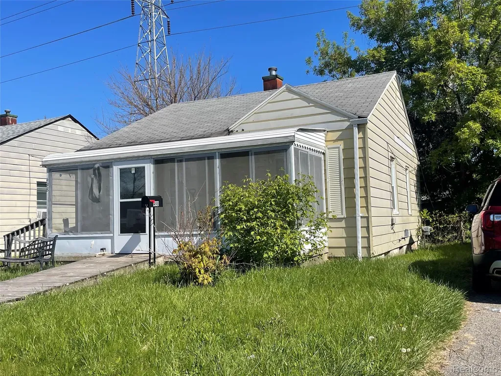 498 Montana Avenue Pontiac City MI 48341