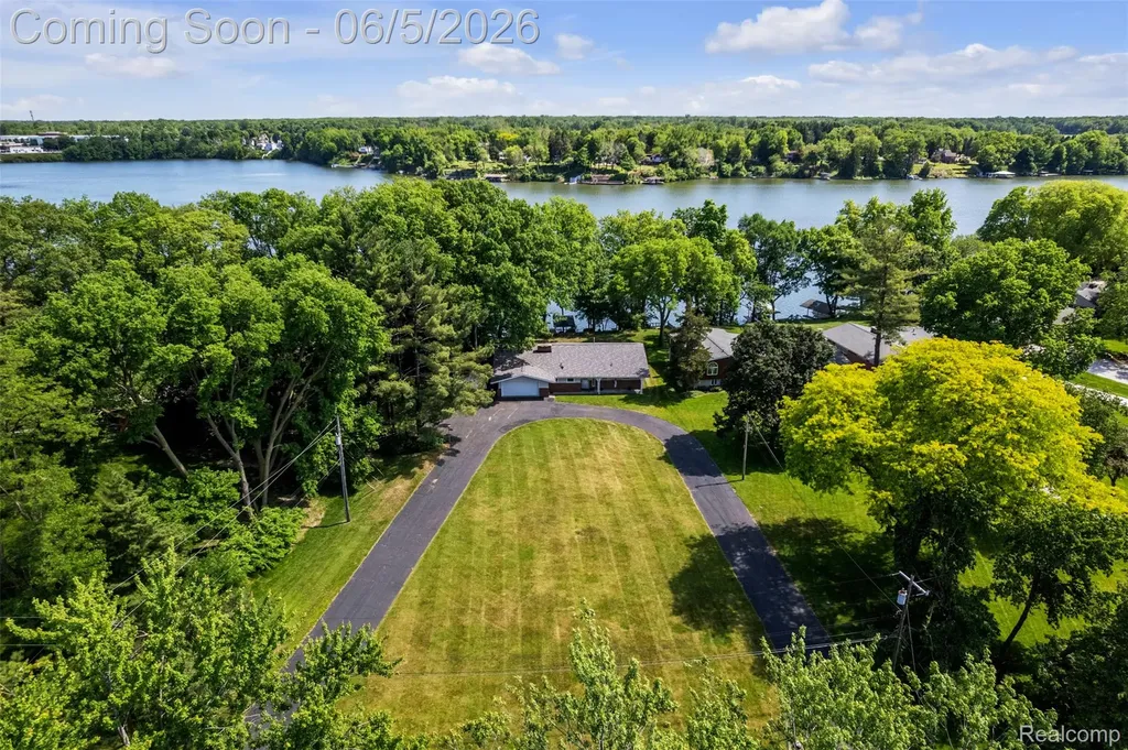 47435 N Shore Drive Van Buren Charter Township MI 48111