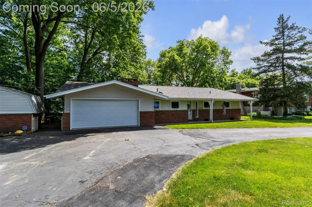 47435 N Shore Drive Van Buren Charter Township MI 48111
