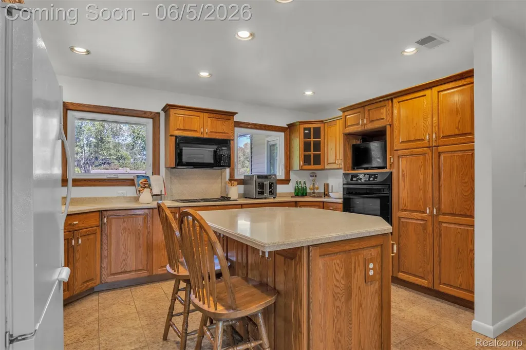 47435 N Shore Drive Van Buren Charter Township MI 48111