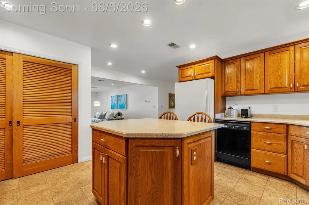 47435 N Shore Drive Van Buren Charter Township MI 48111