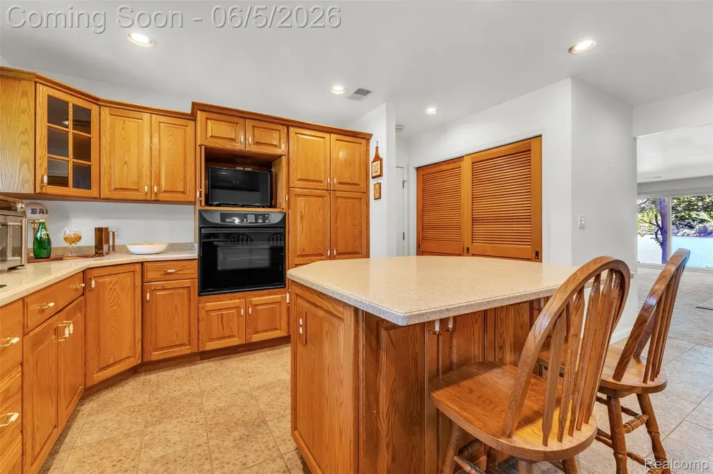 47435 N Shore Drive Van Buren Charter Township MI 48111