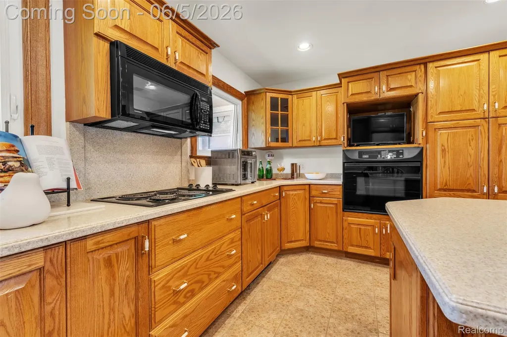 47435 N Shore Drive Van Buren Charter Township MI 48111