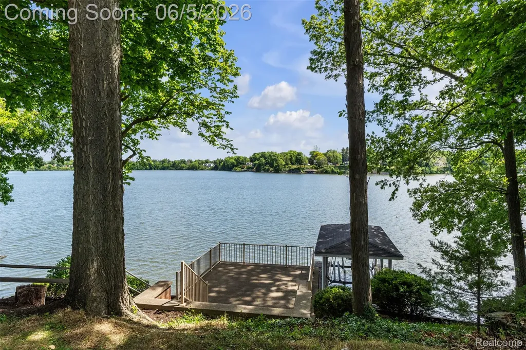 47435 N Shore Drive Van Buren Charter Township MI 48111