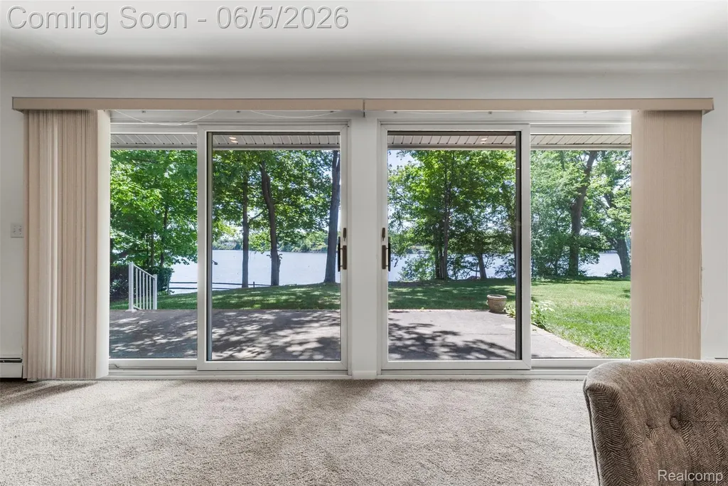 47435 N Shore Drive Van Buren Charter Township MI 48111