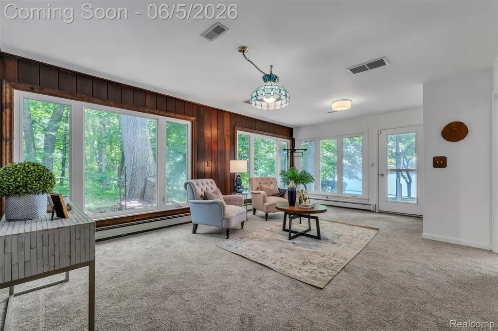 47435 N Shore Drive Van Buren Charter Township MI 48111