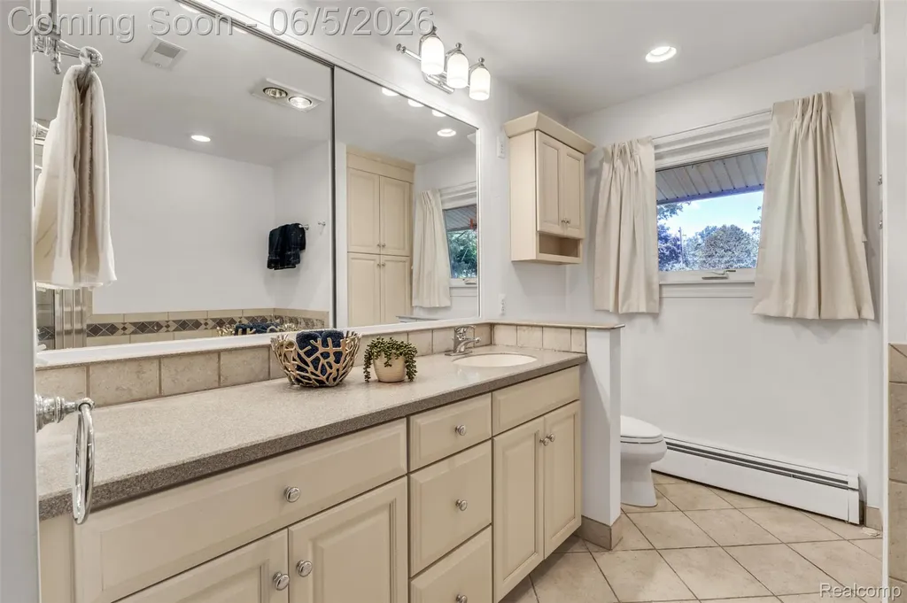 47435 N Shore Drive Van Buren Charter Township MI 48111