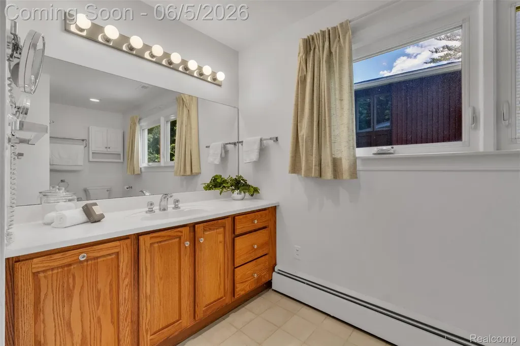 47435 N Shore Drive Van Buren Charter Township MI 48111