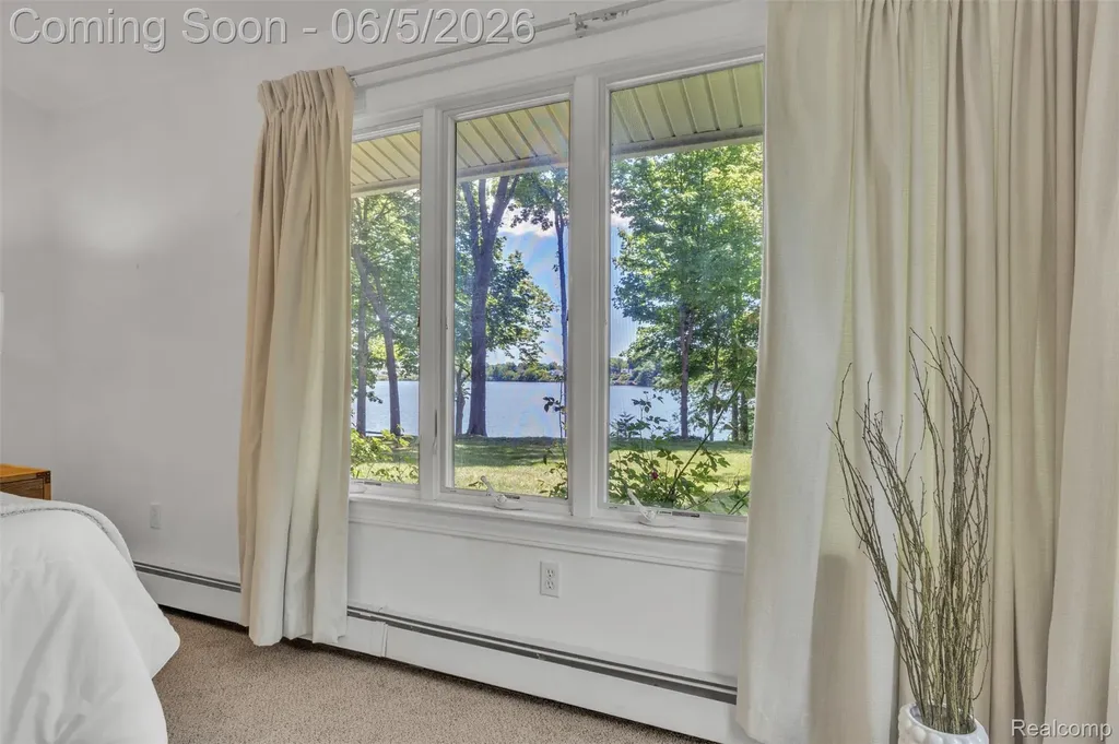 47435 N Shore Drive Van Buren Charter Township MI 48111