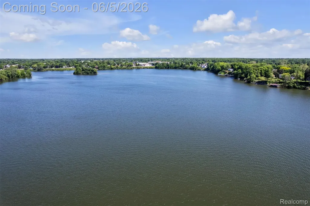47435 N Shore Drive Van Buren Charter Township MI 48111