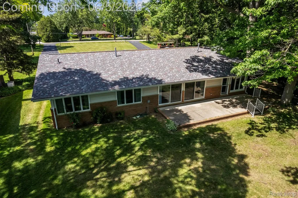 47435 N Shore Drive Van Buren Charter Township MI 48111