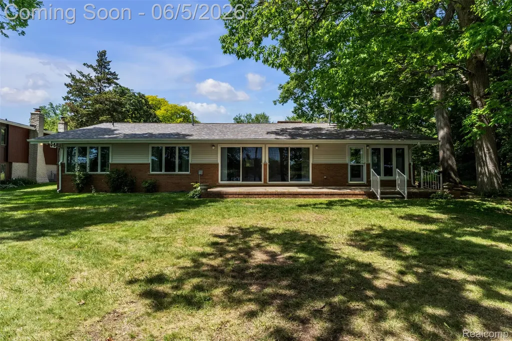 47435 N Shore Drive Van Buren Charter Township MI 48111