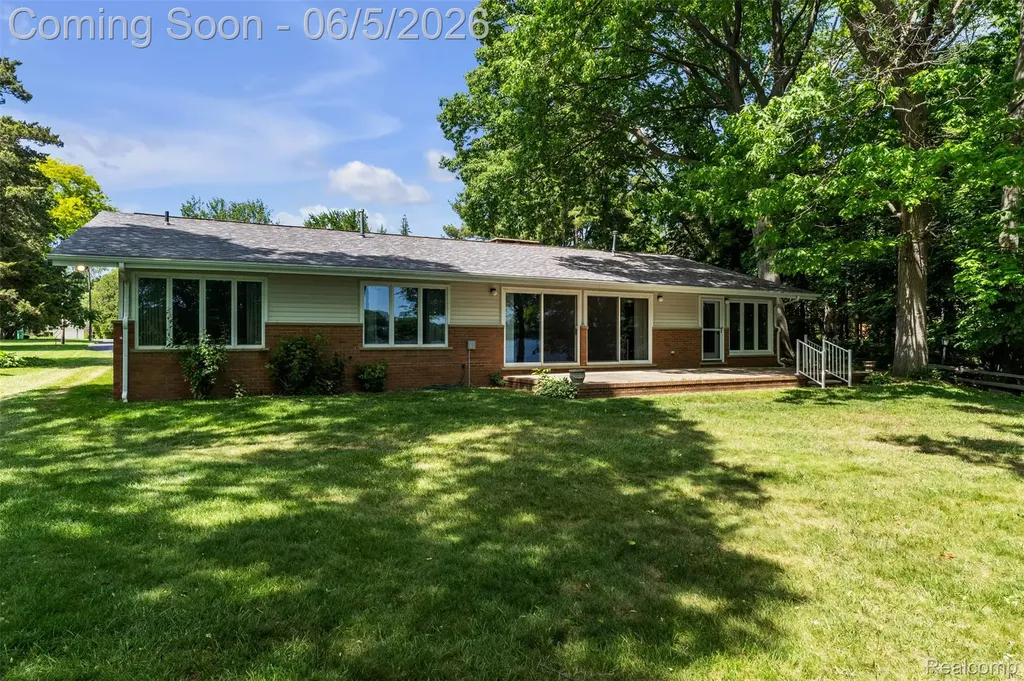 47435 N Shore Drive Van Buren Charter Township MI 48111