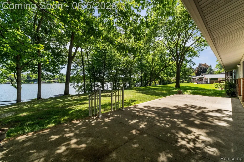 47435 N Shore Drive Van Buren Charter Township MI 48111
