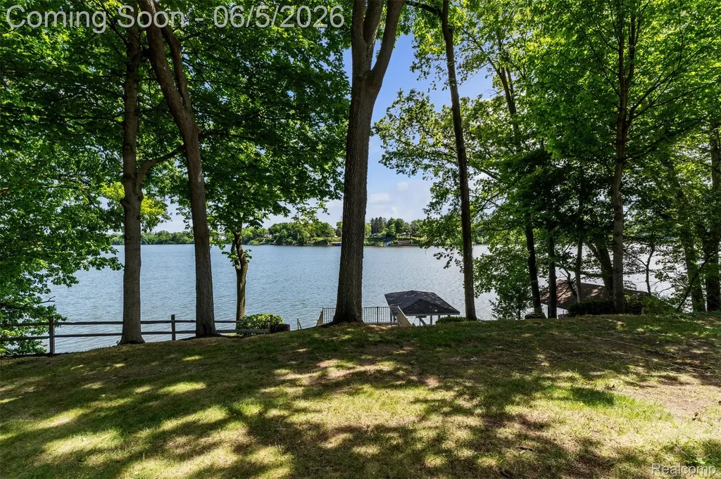 47435 N Shore Drive Van Buren Charter Township MI 48111