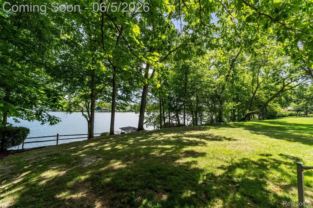 47435 N Shore Drive Van Buren Charter Township MI 48111
