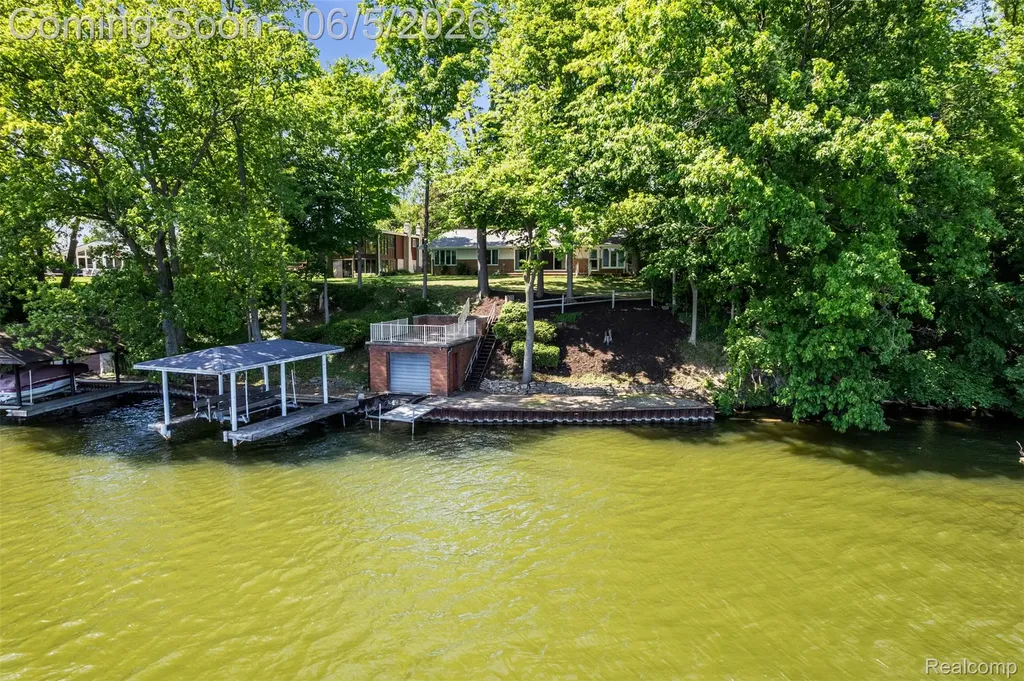 47435 N Shore Drive Van Buren Charter Township MI 48111