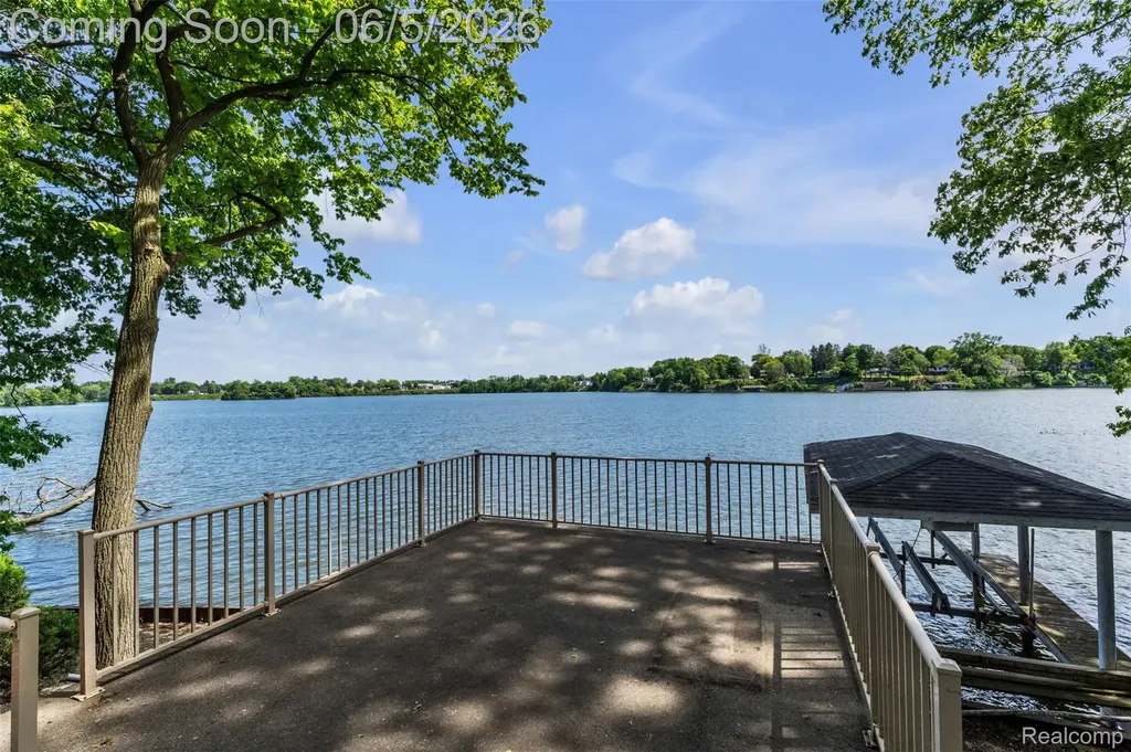 47435 N Shore Drive Van Buren Charter Township MI 48111