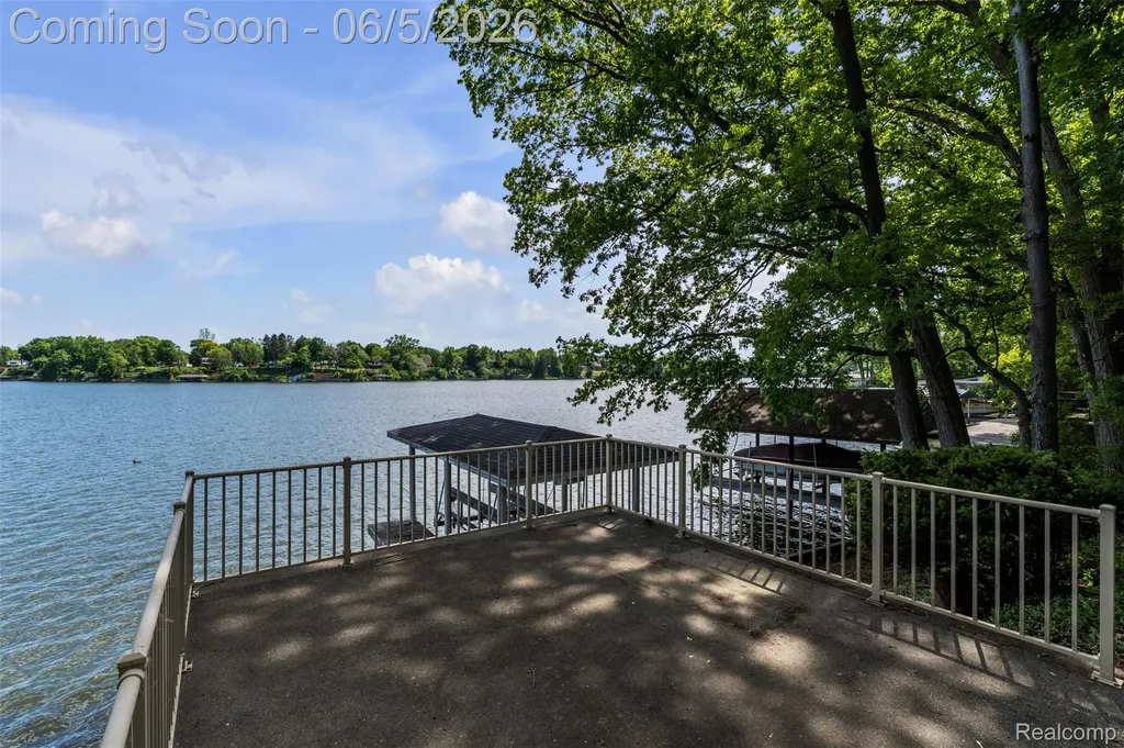 47435 N Shore Drive Van Buren Charter Township MI 48111