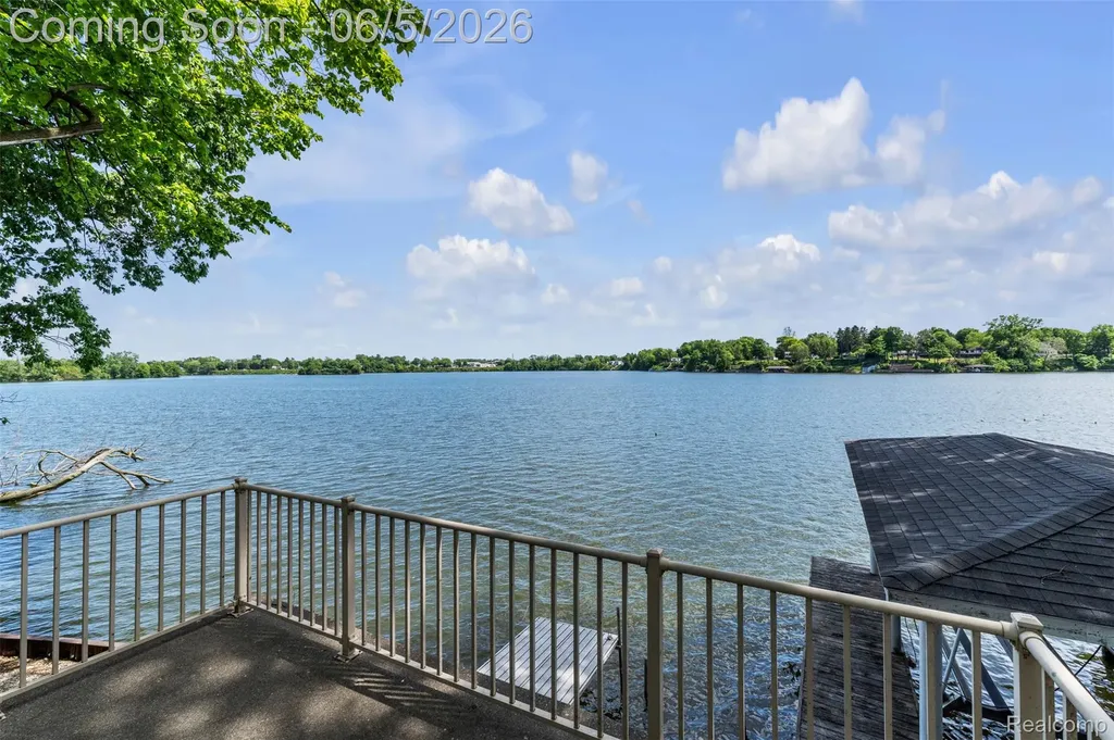 47435 N Shore Drive Van Buren Charter Township MI 48111